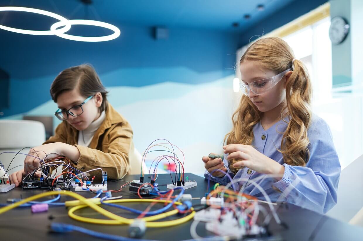 Children working with technology